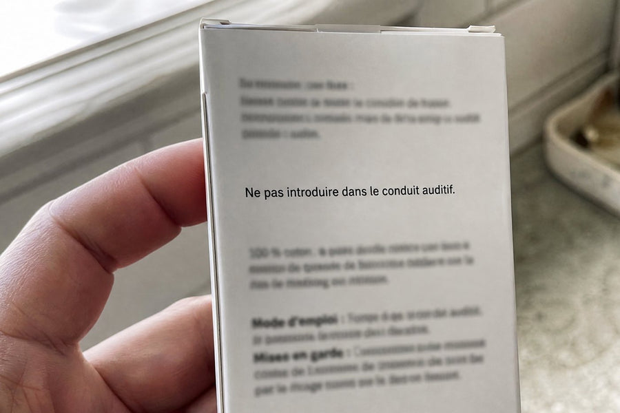 La mention figure sur de nombreuses boîtes de cotons-tiges. Elle est rarement lue.
